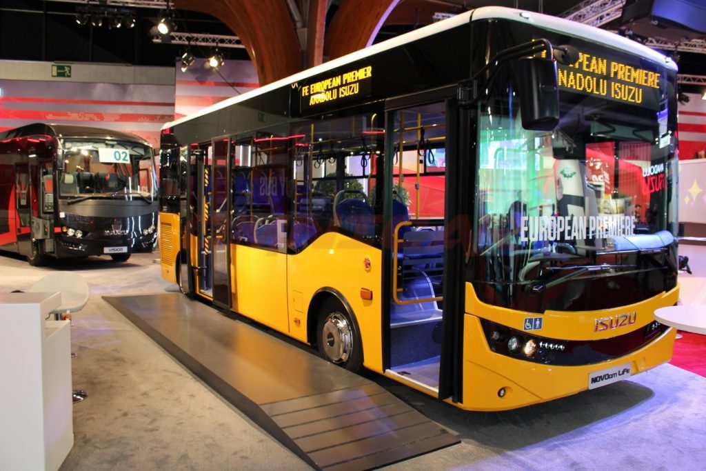 Isuzu Bus Novo City Life 8 Meter, Low Entry, Zwei Pneumatische Türen, 60 Fahrgäste Omnicar Isuzu Novo City Life eine Gesamtlänge von 8 Meter und einer Breite von 2,5 Meter, Low Entry, Zwei Pneumatische Türen und Platz für 60 Fahrgäste besitzt